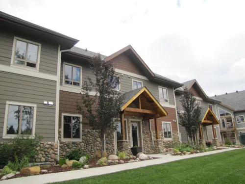 Elkwater Lake Lodge and Resort - Homestays