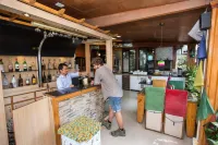 Shangri-la Boutique Hotel - Hostales