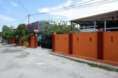 RedDoorz Near Mutiara Sis Al Jufrie Airport Palu Hotels in South Palu