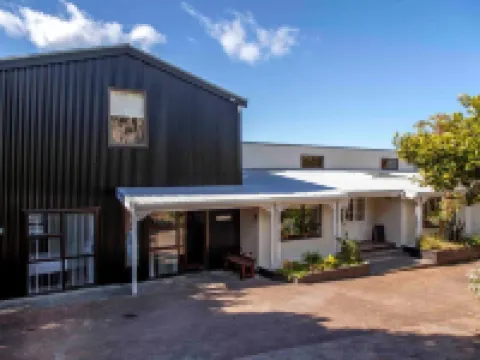 Le Chalet Waiheke Apartments Hotels near Waiheke Island Explorer Bus