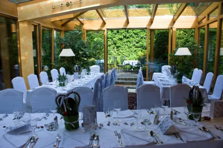 Landhotel Jagdhof Отели в г. Баден