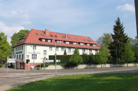 Gasthaus & Hotel Grünhof Отели в г. Лебус