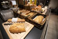 Campanile Senlis - breakfast