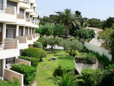 Hotel Brise de Mer - Piscine intérieure & extérieure