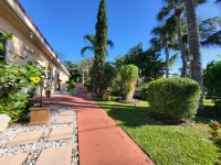 Barefoot Mailman Inn & Suites, Lantana, West Palm Beach, South Florida فنادق في Manalapan