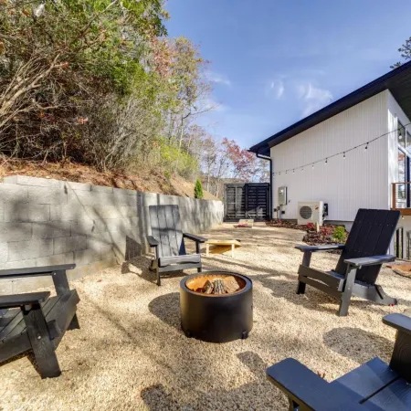 Modern Mountain-View Sanctuary in Pisgah Forest