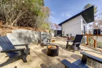 Modern Mountain-View Sanctuary in Pisgah Forest