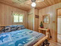 Grill & Fire Pit: Waterfront Cameron Retreat! Hotels in Barron County