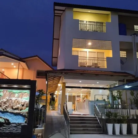 Baan Chanchay Hua-Hin Отели рядом с достопримечательностью «Вана Нава Водная джунгля Хуа Хин»