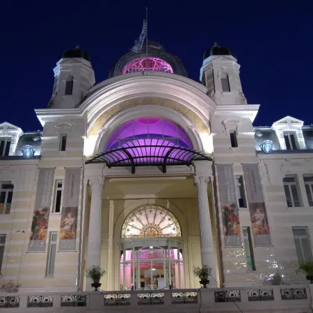 Hotel le Littoral Отели рядом с достопримечательностью «Железнодорожный вокзал Эвиан»