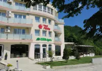 Albizia Beach Hotel Hotels near Retail Park Varna