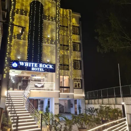 Hotel White Rock by the Solitaire Hospitality