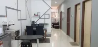 Fahaz Lumut Homestay