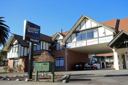 Champers Motor Inn Отели в г. Ловер Хатт