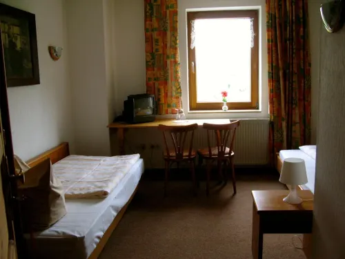 Landhotel Goldener Becher Các khách sạn ở Limabach - Oberfrohna