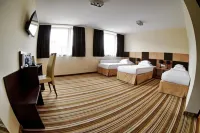 Boutique Hotel's Kwiska - Legnicka Hotels near ACTIVESHOP - wholesale cosmetics and hairdressing