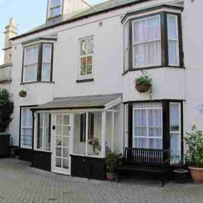 Stone's Throw Guest House Hotel Exterior