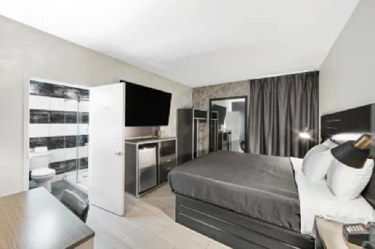 Casa Azul Hotel Hotels near Belmont Park