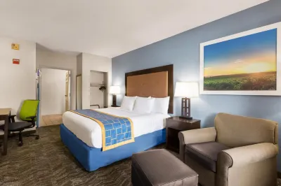 Days Inn & Suites by Wyndham Savannah Midtown Hotels in Savannah