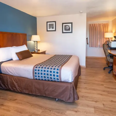 Riviera Inn