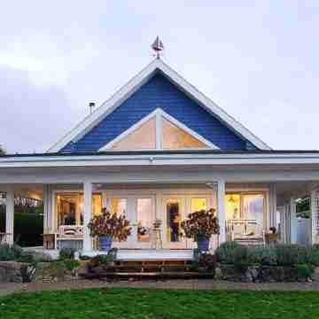 The White House Hotel Exterior