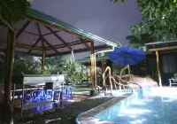 Cabañas Río Escondido en la Fortuna - piscina