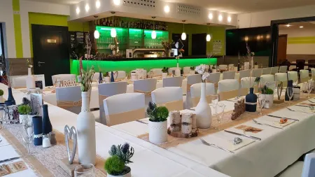 Bergschänke & Berghotel Отели в г. Шенкендёберн