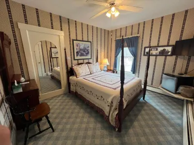 Echo Lake Inn Hotels in Ludlow