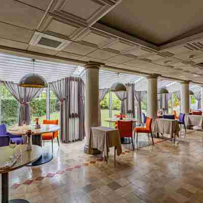 Logis Hôtel Hostellerie des clos Dining/Meeting Rooms