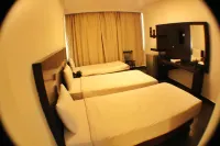 Le Marly Hotel - Airport Shuttle