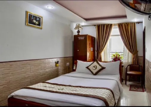 Cong Thuong Hotel โรงแรมใกล้Son Tra Night Market