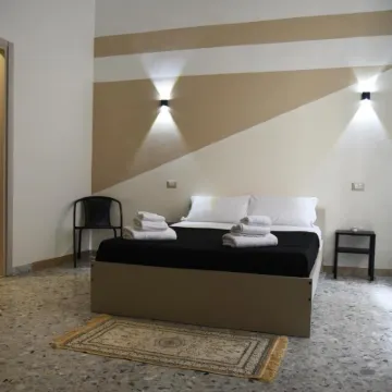 Napul’è Hotels near Materdei