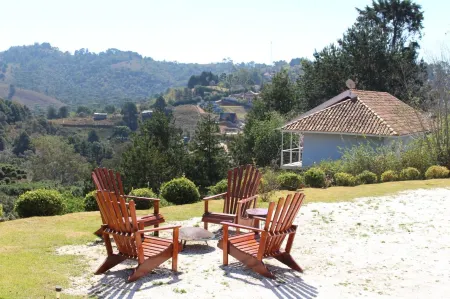 Pousada Caminhos da Vila Chantal Отели рядом с достопримечательностью «Casa - Chalé Condomínio Estância das Águas Claras»