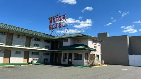 Winslow Motel Отели рядом с достопримечательностью «Bubble Planet: An Immersive Experience - American Dream Mall»