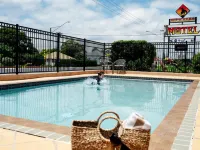 Buckaroo Motor Inn Hotels in Warwick