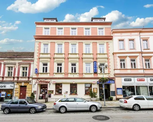Hotel Tábor ターボルのホテル