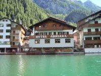 Hotel Adriana Hotel dekat Serrai di Sottoguda