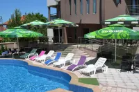 Guesthouse Vila Dnd - Pools
