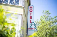 Hotel Tanne فنادق في زالفلد