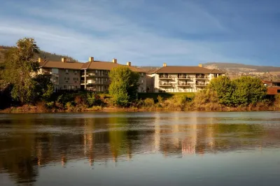 Riverland Inn & Suites Hotels near McArthur Island Park