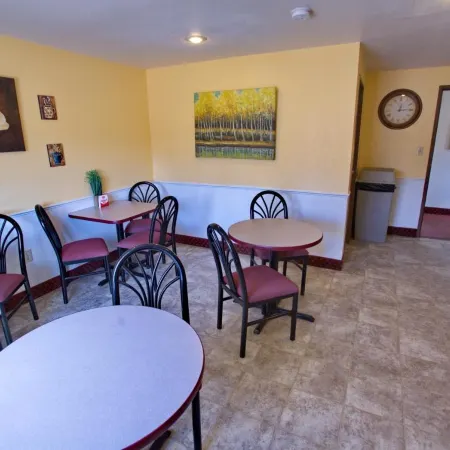 Super 8 by Wyndham Elko