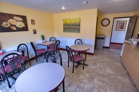 Super 8 by Wyndham Elko Отели рядом с Аэропорт Элко