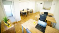Novel Inn Отели в г. Surcin