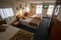 Hostal Alcázar - Hostels