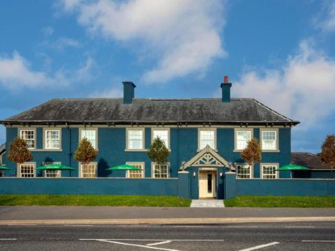 ออนนีสท์ ลอเยิล โฮเทล