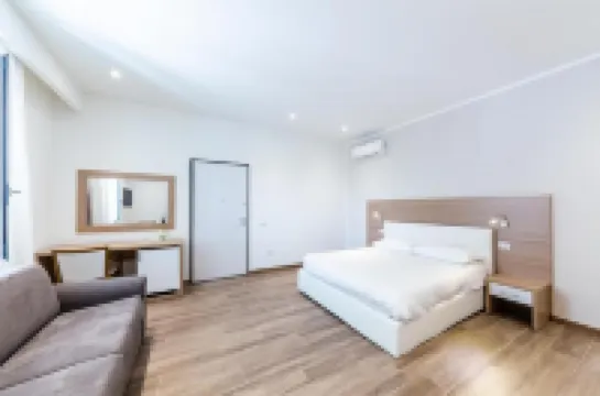 La Promenade Rooms & Suites