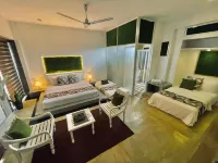 8 Plus Motels