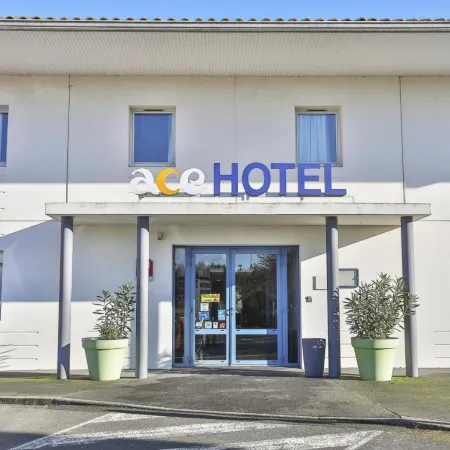 Ace Hôtel Vendée Saint Hermine Отели в г. Вандея