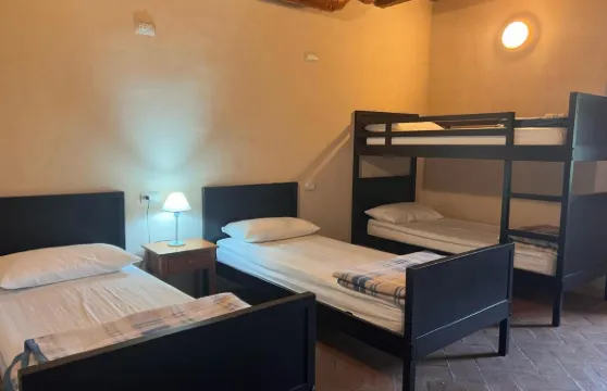 康泰莎艾瓦黛伊朗巴迪 - 旅舍