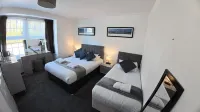Oakhurst Gatwick B&B Hotels in Copthorne